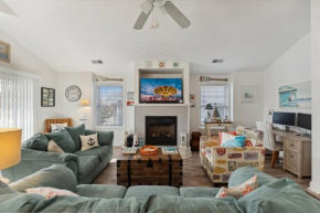 Vibrant 3 Bedroom Condo With A Bbq Grill Outdoor Shower